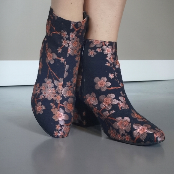 Red Kiss -Dressy booties - Picture 7 of 8